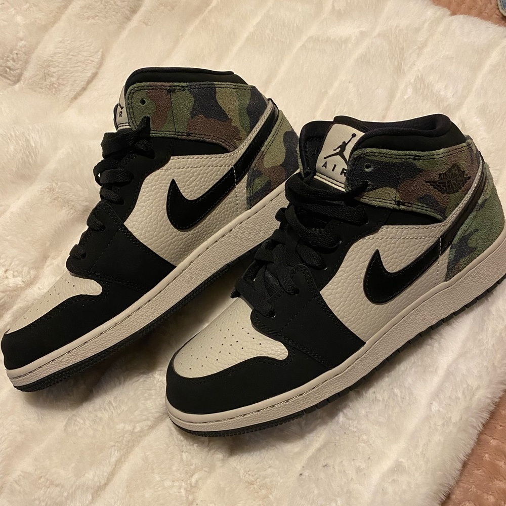 Air Jordan 1 mid GS “camo”
